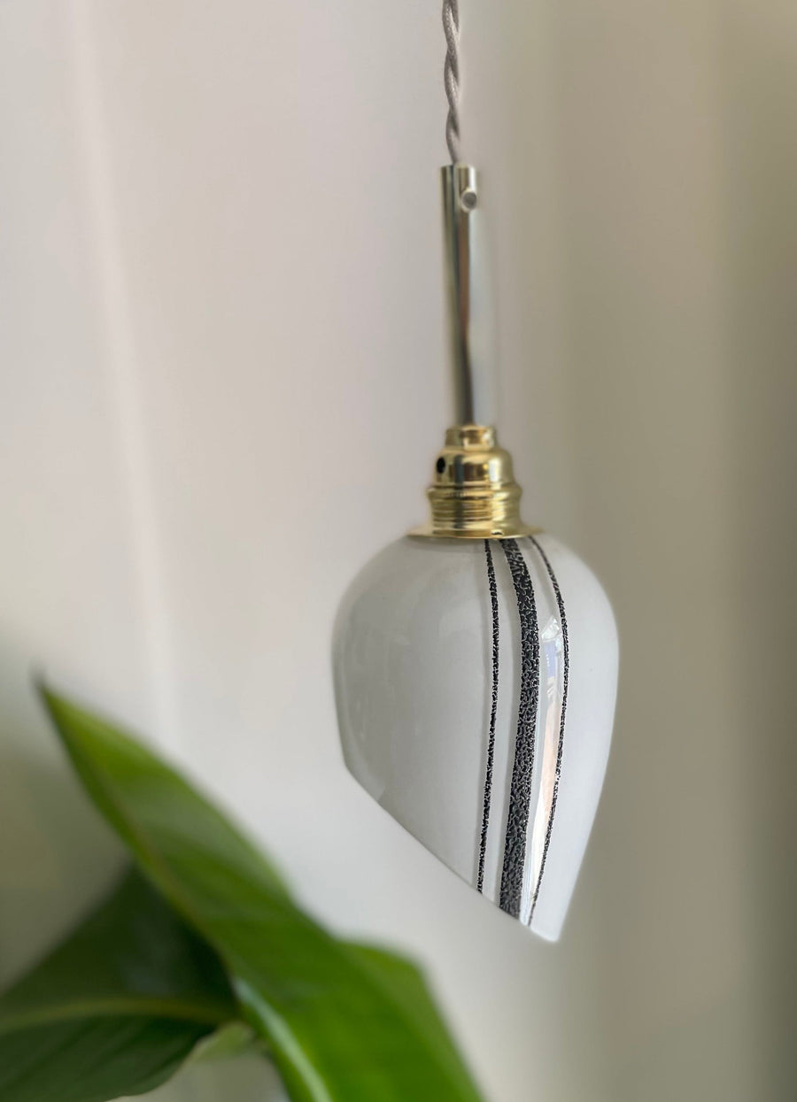 Lampe baladeuse - Globe blanc et noir asymétrique