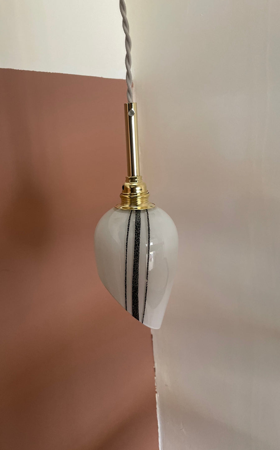 Lampe baladeuse - Globe blanc et noir asymétrique